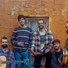 Els cinc joves de Barcelona que formen el grup de folk català. - ACN