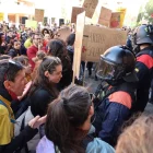 Mossos antiavalots van custodiar ahir els serveis territorials d’Educació. - AMADO FORROLLA