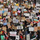 Imatge d’una marxa contra el Servei d’Immigració i Control de Duanes dels EUA (ICE). - EFE/ADAM BETTCHER