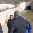 Alguns curiosos van anar aquest dijous al pantà de l'Albagés per veure com s'omple d'aigua.