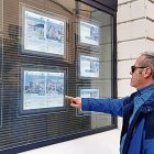 Ofertes de lloguer i venda de pisos en una oficina de la Seu. - CYNTHIA SANS