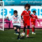 Una acció d’un dels 64 partits que es van disputar ahir en la categoria sub-10. - POL PUERTAS