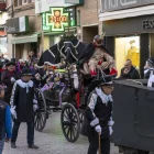 Desfilada ahir per l’Eix Comercial de Lleida amb el tradicional Enterrament de la Sardina. - JORDI ECHEVARRIA