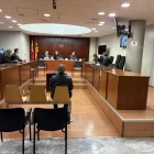 El condemnat, ahir a la banqueta de l’Audiència de Lleida. - A. GUERRERO