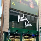 La botiga està al número 27 del carrer Magdalena.