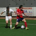 Bayona busca regatejar un oponent. - ÈRIC GRÀCIA