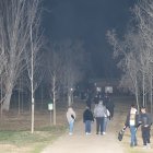 Curiosos dissabte a la tarda al Parc de la Mitjana de Lleida, quan suposadament estava convocada una trobada de 'therians'.