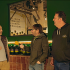 El gerent i el president de la Cooperativa d'Arbeca amb Quim Masferrer a El Foraster