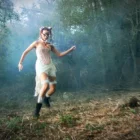 Mercè, en un fotograma del videoclip de la cançó ‘Runner’. - CASES DE LA MÚSICA