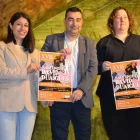 L’alcaldessa d’Almatret, Jennifer Nadal, el diputat Agustí Jiménez i l’organitzadora, Duaigües. - DIPUTACIÓ DE LLEIDA