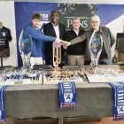 Sergi Duch, Jackson Quiñónez, Enric Duch i Oriol Plens posen amb els tres trofeus conquerits. - X.P.