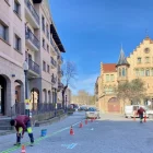 Operaris pintant les línies verdes de la plaça de Sant Roc. - A.S.