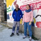 Agustí Porta i Núria Giménez, de l’AFA del Pla de Sant Tirs. - ALBERT L.COBO/ACN