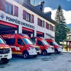 Quate des ambulàncies que formen part dera flòta de veïculs des Pompièrs d’Aran.