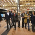 Illa, Larrosa y Paneque, con el resto de autoridades visitando la nueva estación de autobuses de Lleida.
