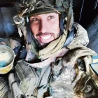 ‘Espinosa’, amb una ració de menjar de campanya. - MOVISTAR PLUS