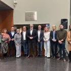 L’alcalde, Fèlix Larrosa, va presidir ahir el descobriment de la placa amb el nom de Ricard Viñes. - PAERIA