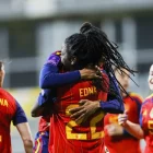 Edna Imade, autora del 0-1, celebra el gol amb les seues companyes. - EFE/RFEF