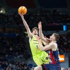 Oriol Paulí, en una acció del partit de l'Hiopos Lleida davant el Baskonia.