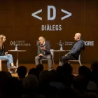 La periodista de SEGRE Núria Codony i els ponents Bertranpetit i Fons, ahir a l’Espai Orfeó. - JORDI ECHEVARRIA