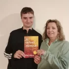 Pol Miret, amb la seua àvia materna, Mari.