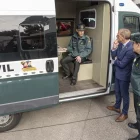 El subdelegat del Govern central, José Crespín, ahir a la comandància de la Guàrdia Civil de Lleida. - JORDI ECHEVARRIA