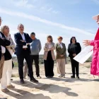 El conseller Espadaler va visitar la ruta de Robert Capa a Aitona. - A. AITONA