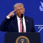 Trump assegura que està minvant les forces militars iranianes. - EFE/EPA/STRINGER