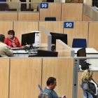 Una delegació de l’Agència Tributària en plena campanya de la Renda. - EUROPA PRESS