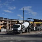 Imatge d’un edifici en obres al poble. - C. SANS
