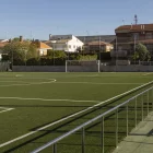 El camp de futbol, restaurat després dels danys de la dana del 2019, està tancat amb clau. - JORDI ECHEVARRIA