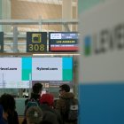 El mostrador de Level a l'aeroport del Prat.