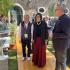 La consellera d'Interior, Núria Parlon, amb el president de la Federació Catalana de Càmpings, Miquel Gotanegra, i el president de la Diputació de Lleida, Joan Talarn, visitant els expositors situats a l'exterior del 2n Congrés de Càmpings de Catalunya.