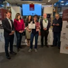 Anna Maria Porté (al centre) va rebre el guardó a Barcelona en nom de la seua mare i el seu germà.
