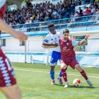 Marc García, lluita amb un rival en una acció del partit