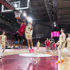Una jugada del partit al Barris Nord