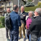 Membres de SOS Pirineus davant dels jutjats de Puigcerdà. - ALBERT L.COBO/ACN