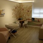 La sala de l'hospital està decorada amb significats terapèutics per garantir l'acompanyament i confort de les famílies
