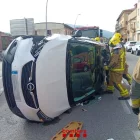 Els Bombers van desmuntar el sostre del cotxe. - BOMBERS