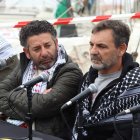 El coordinador i portaveu de la Global Sumud Flotilla, Saif Abukeshek, i el fundador d'Open Arms, Oscar Camps, durant la roda de premsa prèvia a la sortida de la segona expedició