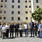 Els veïns dels pavellons demanen ajuda per poder reformar l'edifici