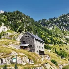 Eth refugi ei ena zòna periferica deth Parc Nacional d’Aigüestortes i Estany de Sant Maurici.