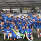 Els jugadors de la Seu celebren l’ascens aquest cap de setmana a l’empatar amb l’Almacelles (1-1).