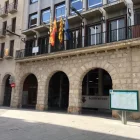 Façana de la Paeria de Balaguer a la plaça Mercadal.