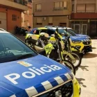 Vehicles de la Policia Local de Fraga, davant la seu.