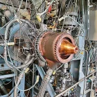El motor Arcos (esquerra) és la versió avançada de la Demo P1 (dreta), el primer dispositiu de tipus aerospike del món. - PANGEA PROPULSION