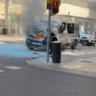 Furgoneta cremant-se a Rambla Ferran