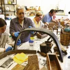 Una desena de persones en el curs de restauració de l’Ecomuseu - EDGAR ALDANA
