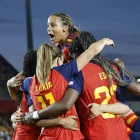 Les jugadores espanyoles celebren un dels gols davant d’Anglaterra. - EFE/CATI CLADERA