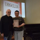Jesús Alturo i Tània Alaix, ahir a la Seu amb la revista ‘Urgellia’. - C. SANS